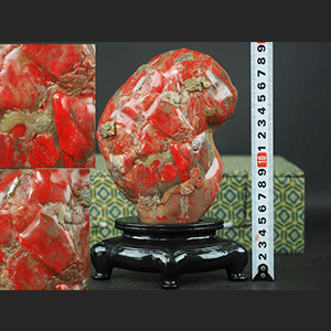 昌化鶏血石 凍石地 大紅袍 龍紋彫刻置物(1078g)