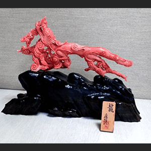 谷口康隆作/天然桃珊瑚彫刻/800ｇ