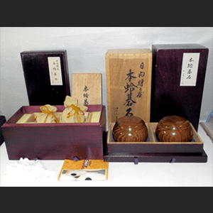 日向特産 本蛤碁石セット 本蛤・那智黒 厚み11.3mm 幅22mm 碁笥付(在銘：虹山) 箱付き 未使用品